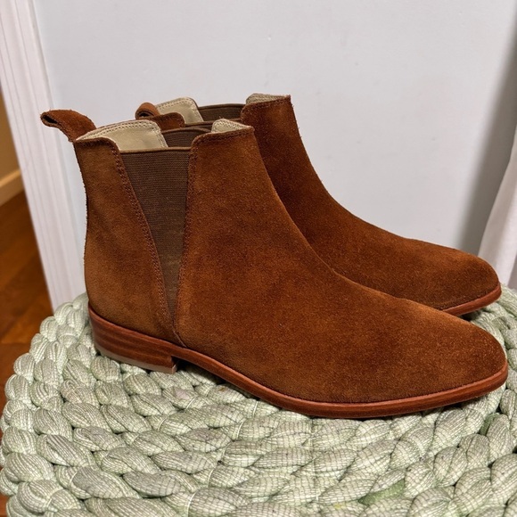 Nisolo Leather Pull On Nutmeg Brown Suede Almond Toe Flat Chelsea Ankle Boots - Picture 2 of 8